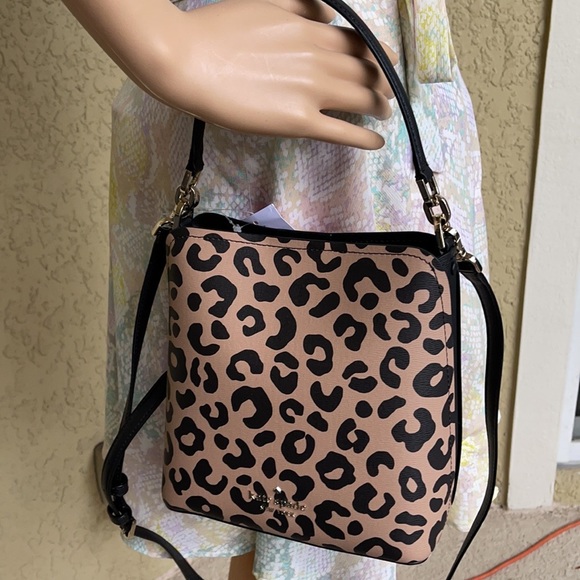 Kate Spade darcy graphic leopard small bucket - Picture 13 of 16